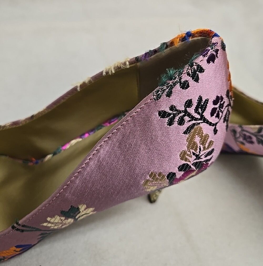 J. Renee 9.5 Pink Floral Embroidered Pointed-Toe Pumps Metal Heels Has Fraying - Picture 7 of 9